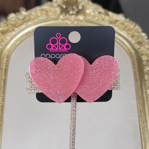 paparazzi Jewelry - Paparazzi Glittering Pink Heart Earrings